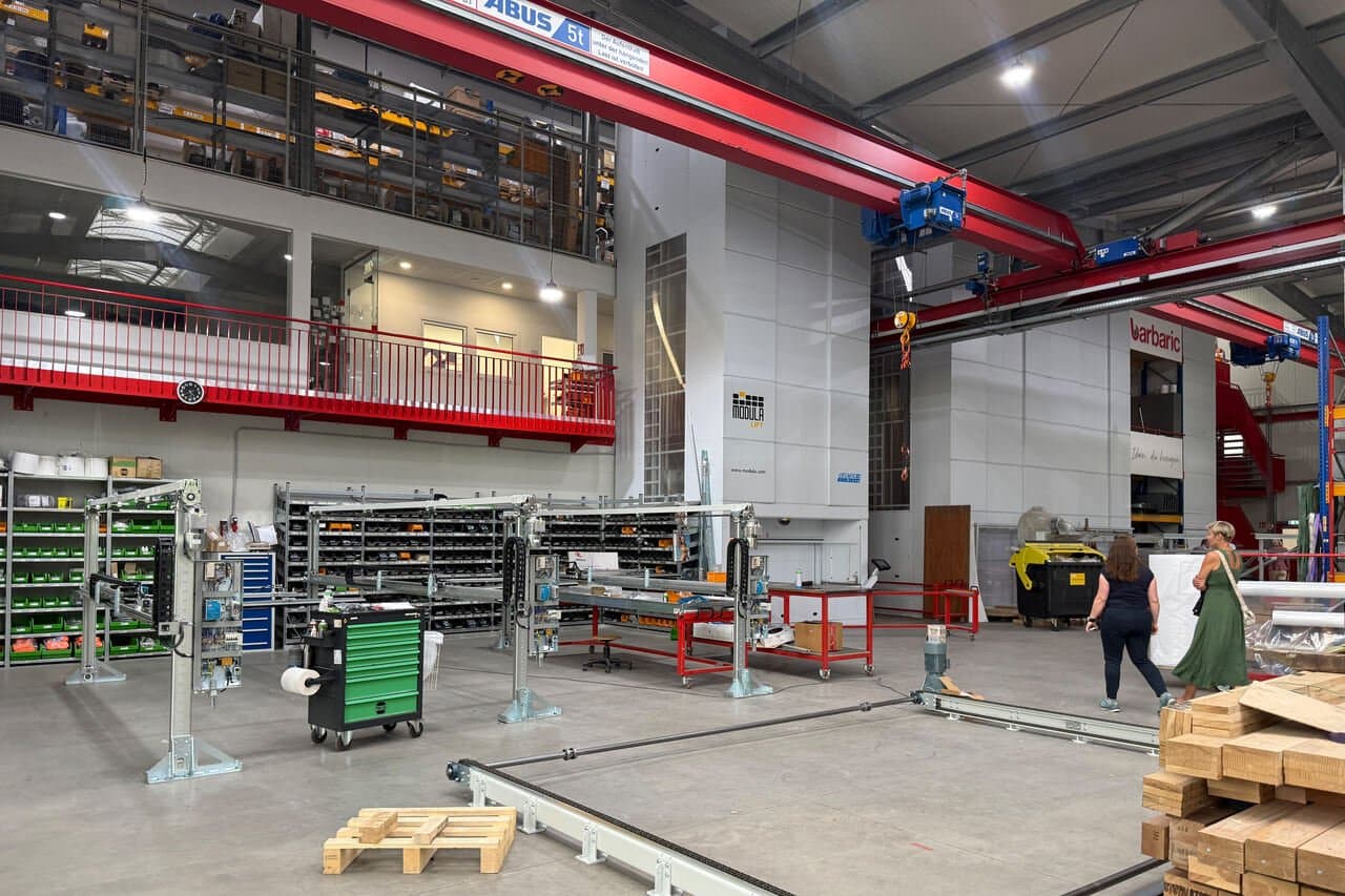 Blick in eine Produktionshalle von Barbaric