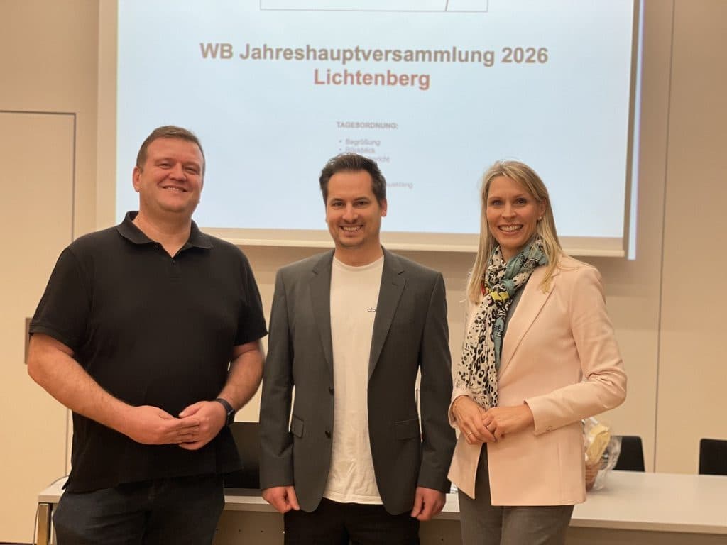 Mario Merwald und Dominik Sachsenhofer vor der Präsentation zur Jahreshauptversammlung 2026